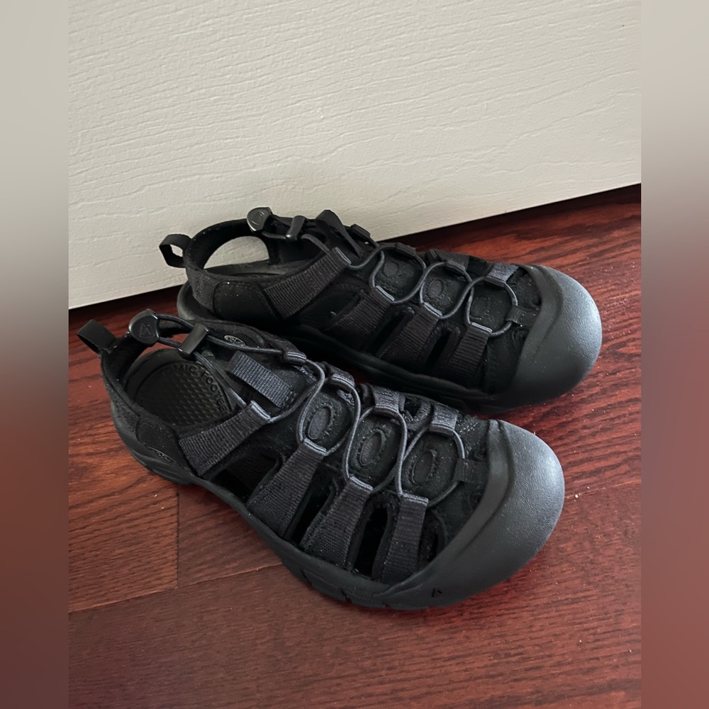NWOT Keen all black adjustable sling back sandals - Picture 4 of 6